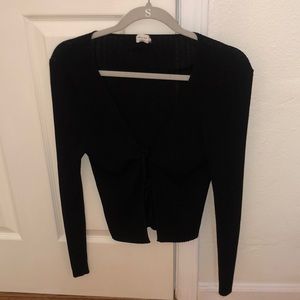 Aritzia size M sweater